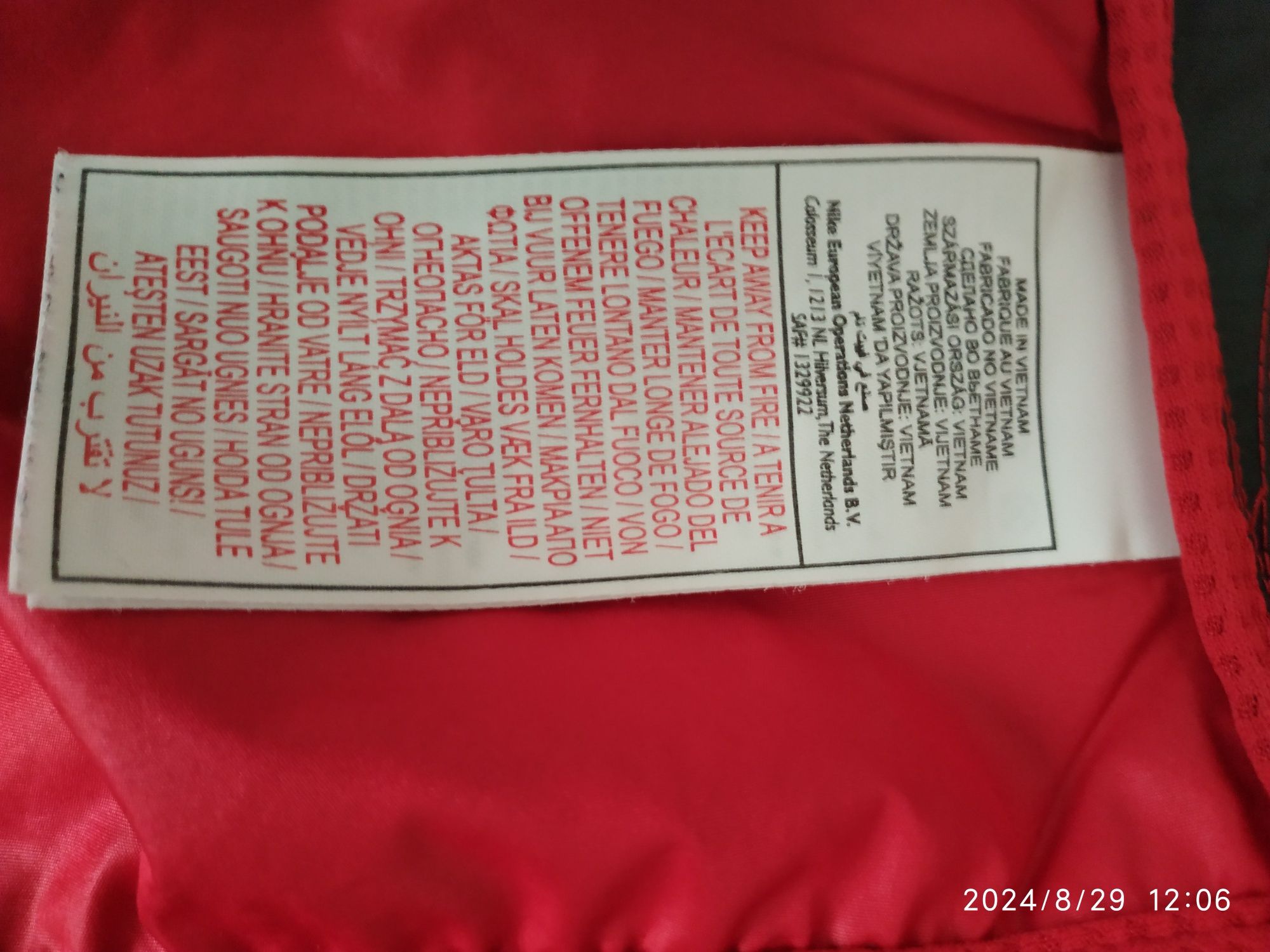 Kurtka damska wiatrówka czerwona r 40/42 , Nike, uzywana