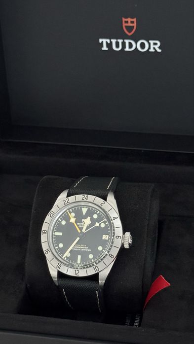 Tudor Black Bay Pro 2025 como novo