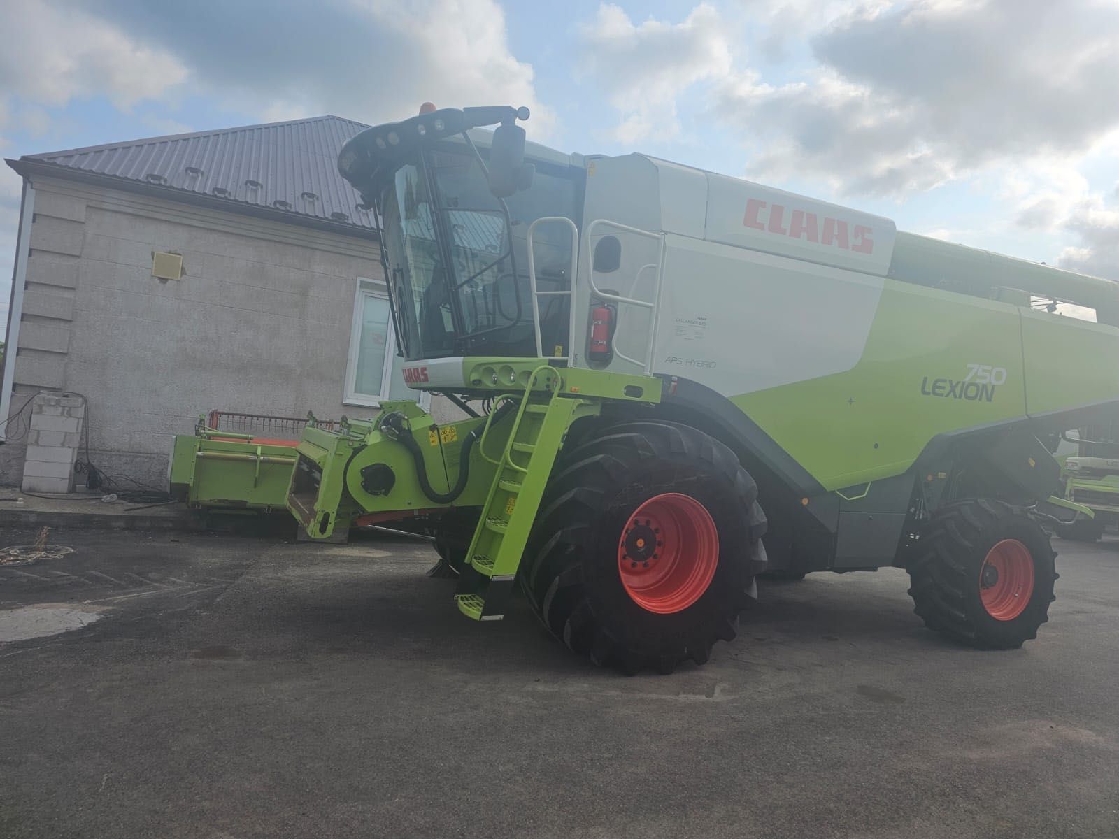 Продам Claas Lexion 750