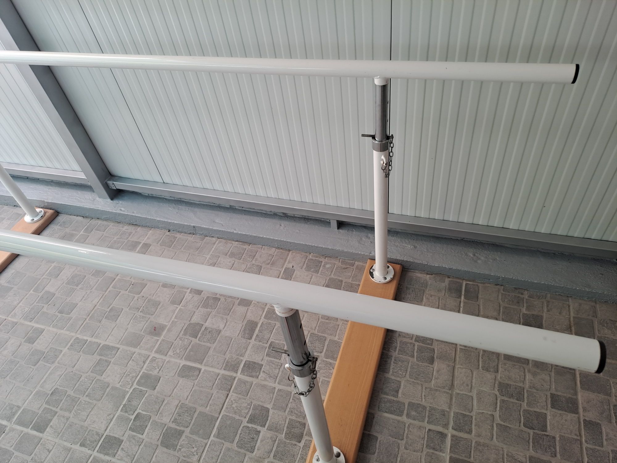 Barras paralelas reabilitação