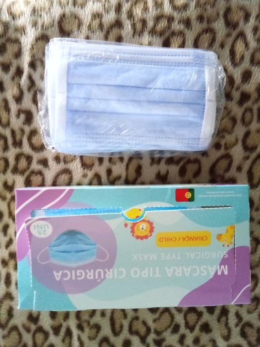 25 + 14 Máscaras Cirúrgicas Criança