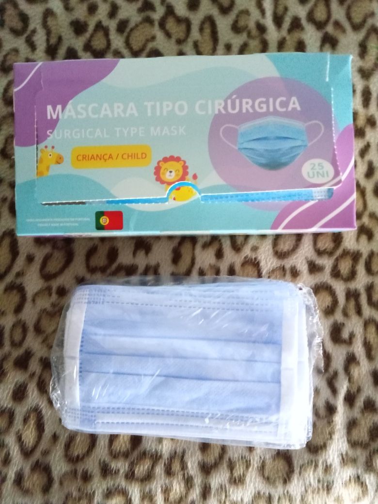 25 + 14 Máscaras Cirúrgicas Criança