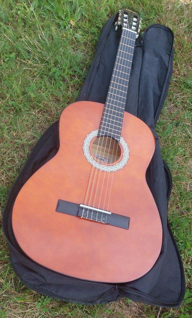 Gitara Clifton klasyczna z pokrowcem