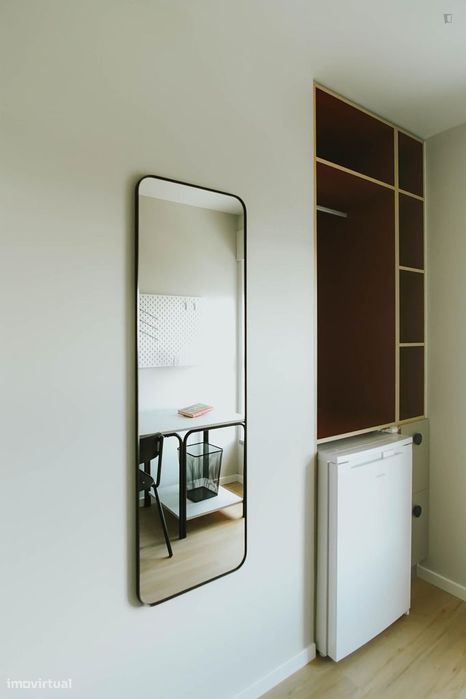735114 - Quarto com cama de solteiro em...