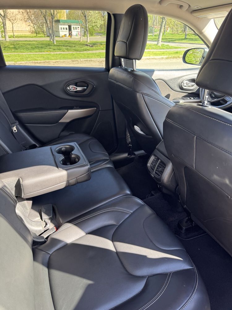 Jeep Cherokee 3.2 4х4