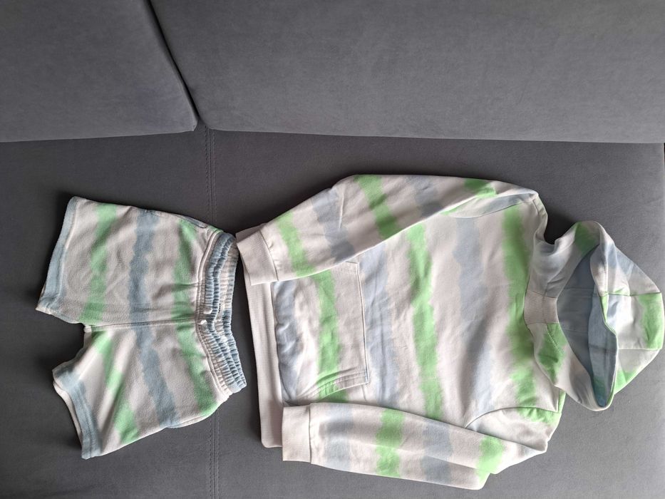 Zestaw komplet dres bluza któtkie spodenki Sinsay 122 cm, biały paski.