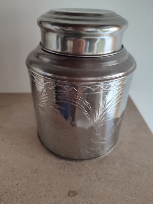 Lata para chá decorada