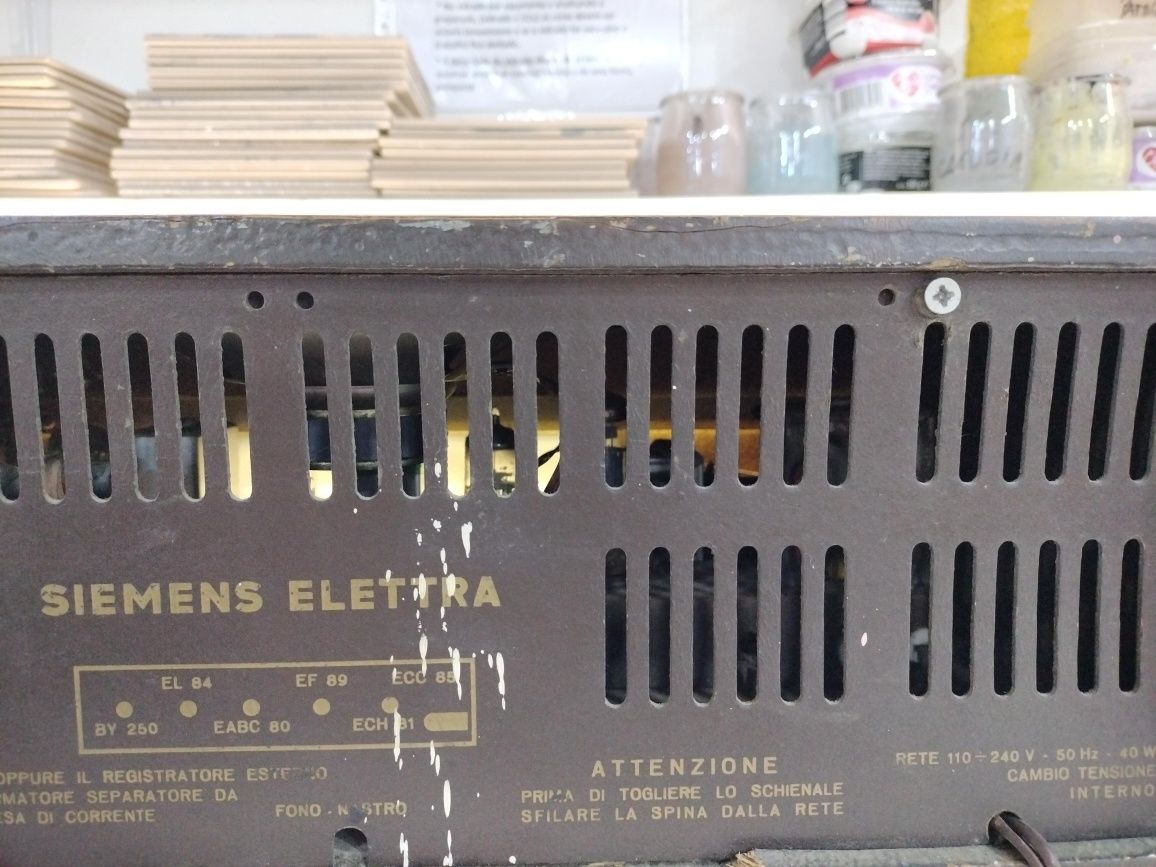 Rádio a válvulas marca " Siemens Electra". A funcionar Vintage. A func