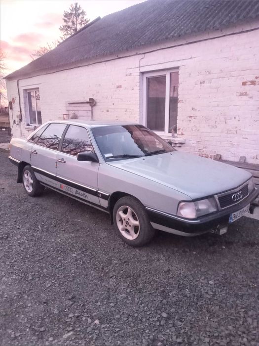 Автомобіль Ауді 100 с3