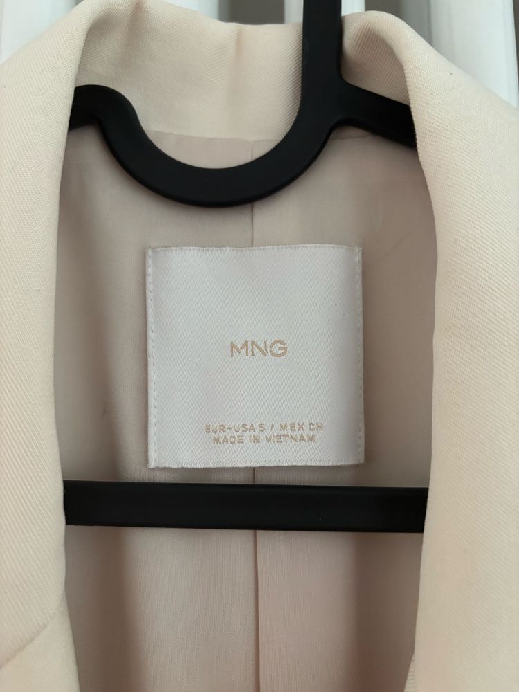 Jasna marynarka Mango, nowa bez metki - S