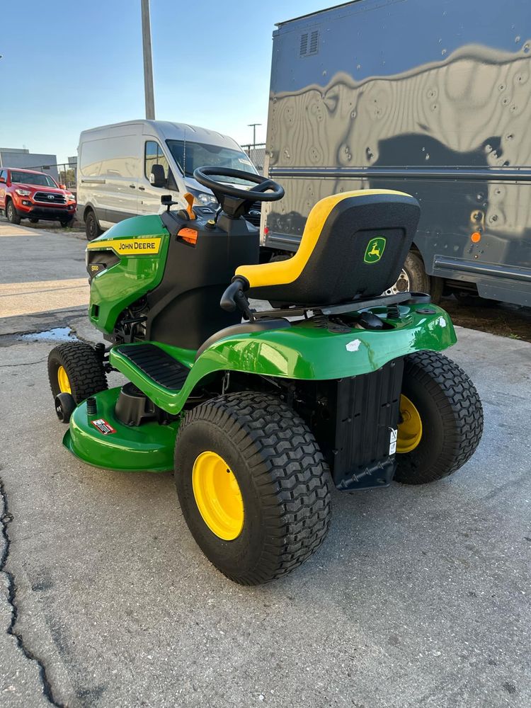 Nowy traktorek kosiarka John Deere S100