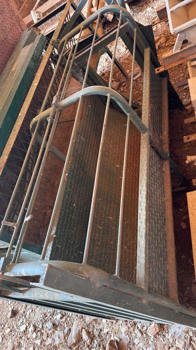 Apanhador e suporte para porcos