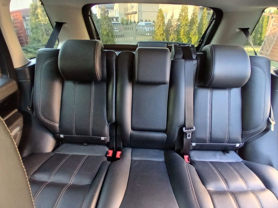 Ładny.  Uszkodzony silnik.