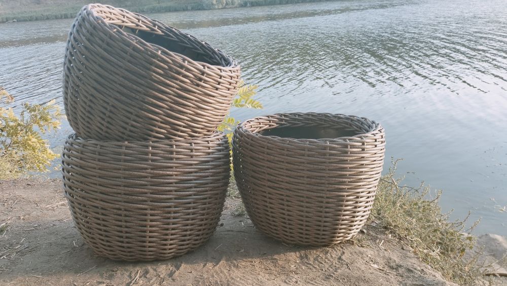 Кашпо з штучного ротангу