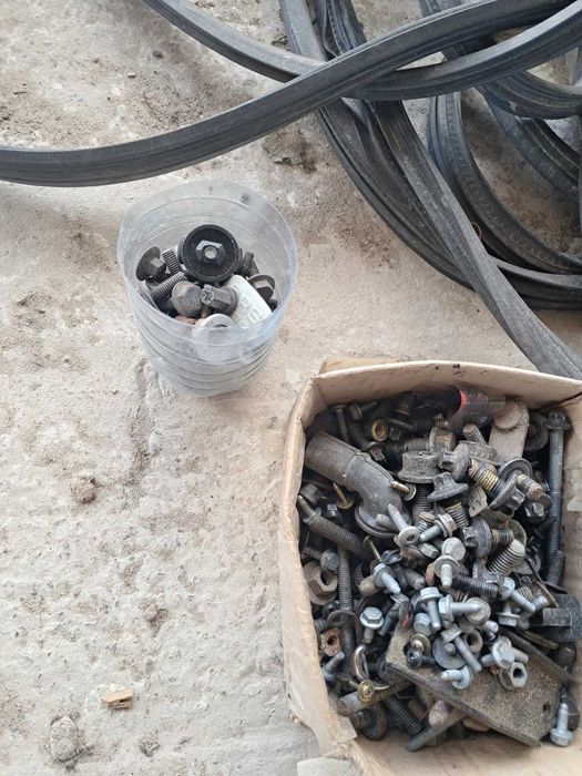 болти гайки та шайби від Автомобіля Мерседес МЛ w163 w638 Vito