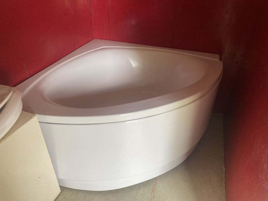 Ванна кутова з екраном 130 на 130 см