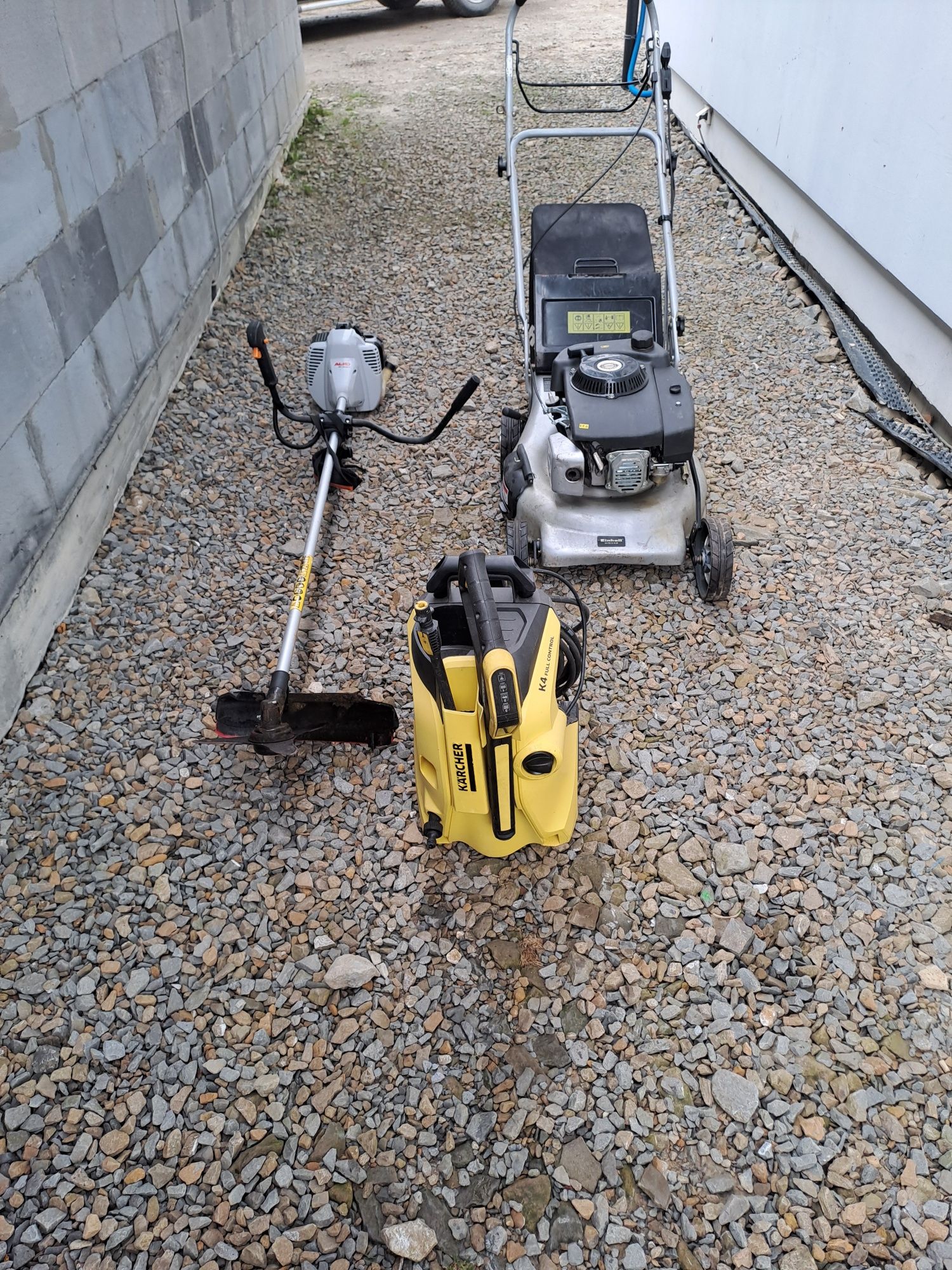 Kosiarka podkaszarka Karcher.