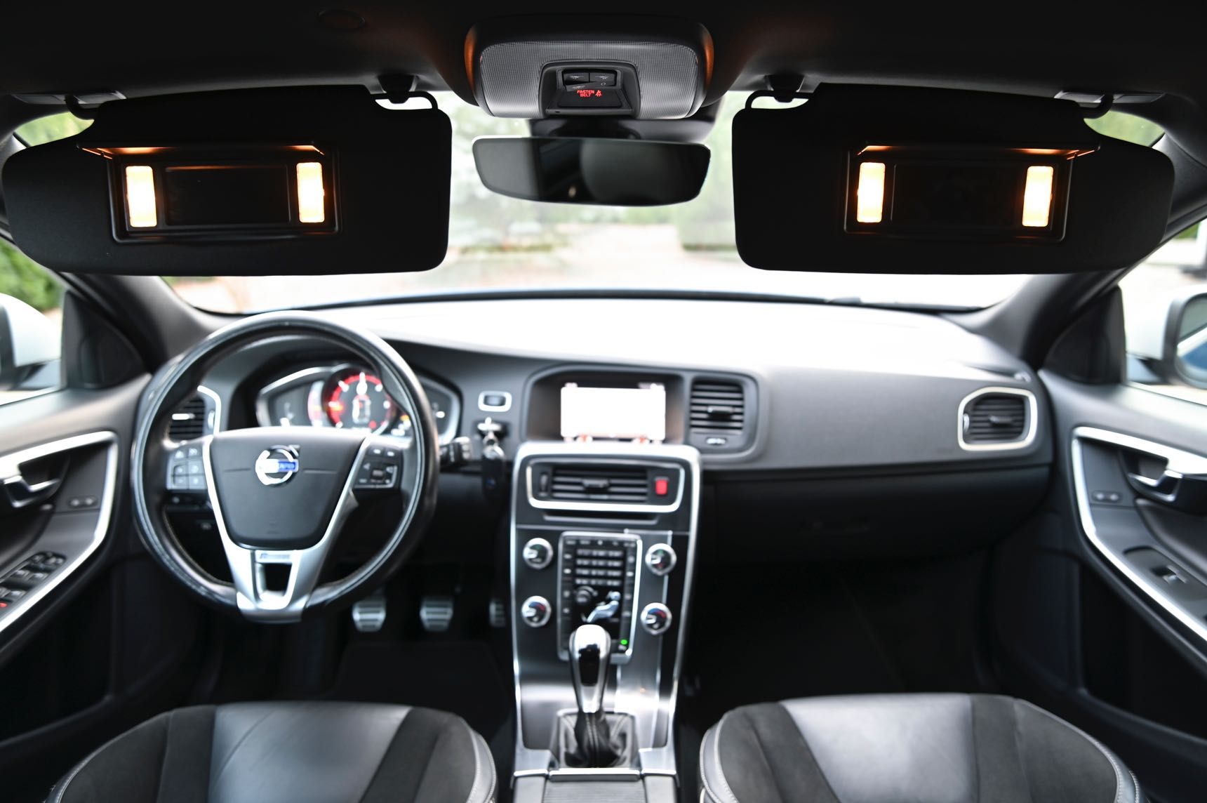 VOLVO V60 R-Designe 2.0D 2018 rok