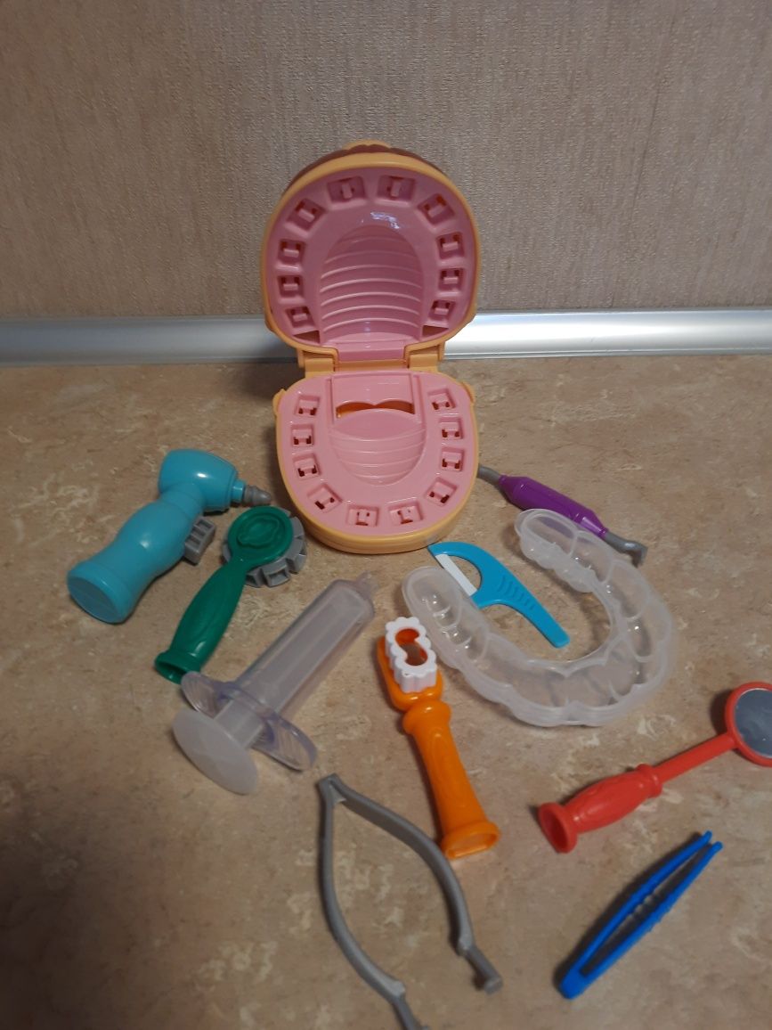 Ігровий набір Містер Зубастик, стоматолог Play-Doh