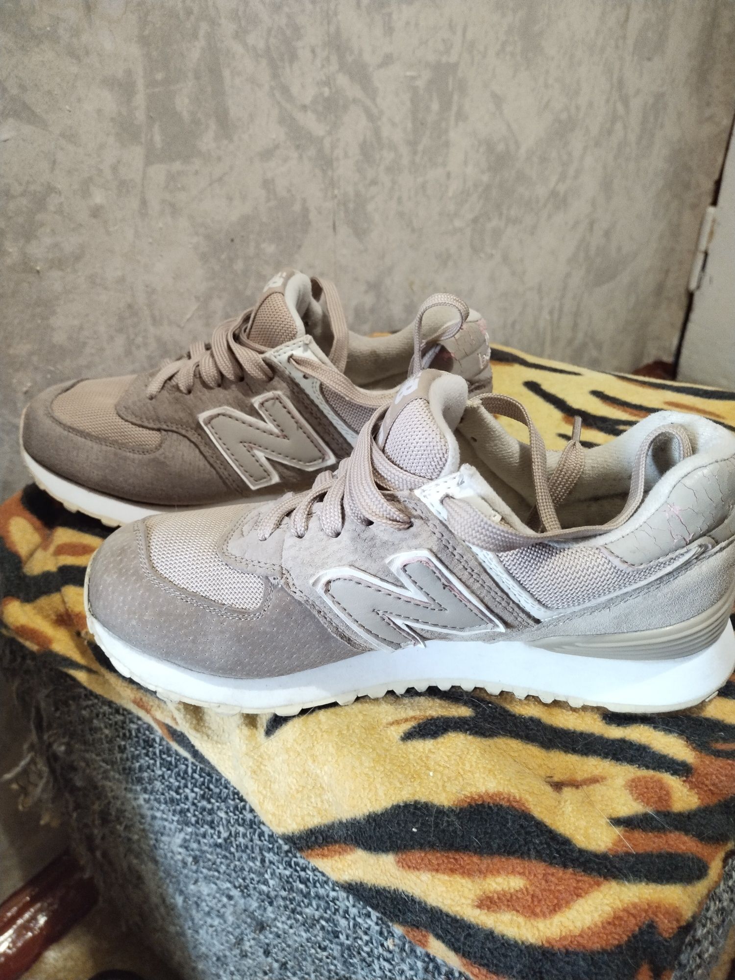 Кросівки жіночі new balance 37.