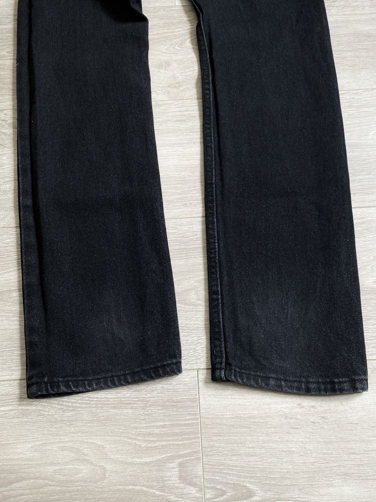 W32 L Czarne Jeansy Mass Denim Tapered Fit z Tagiem Logo Na kieszeni
