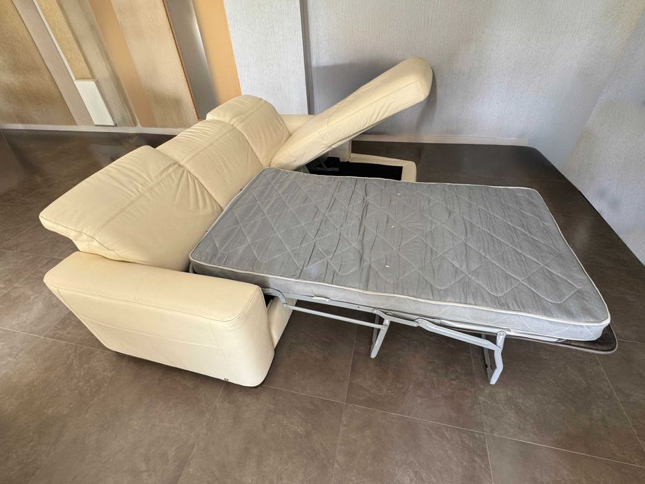 Sofa-cama em pele de alta qualidade. Produção - Itália