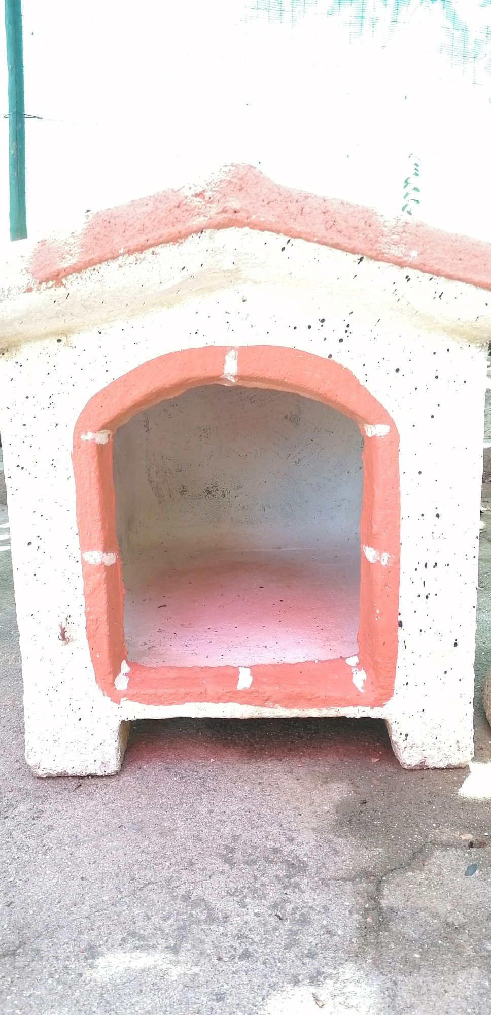 Casota cão 54x50x42 + comedouro de cimento