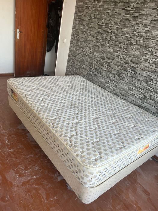 Cama com colchão