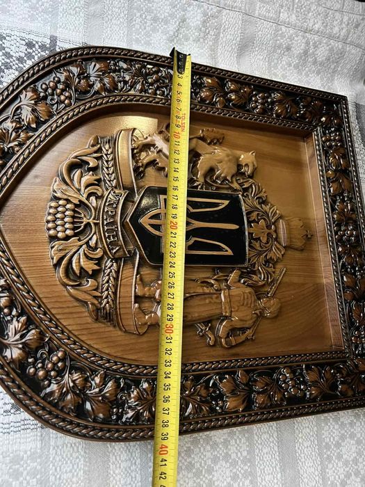 Великий Герб України з дерева