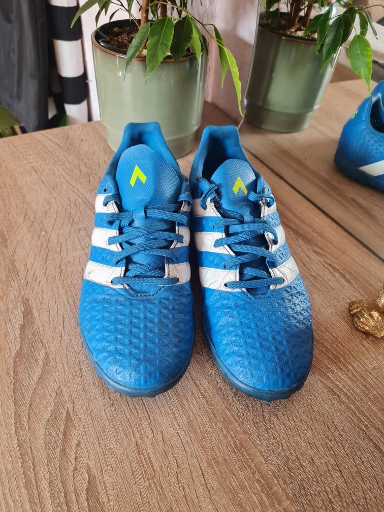 Buty sportowe / turfy / buty do gry w piłkę nożną / adidas