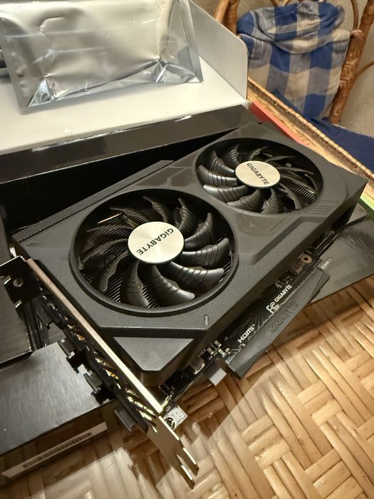 Майже нова відеокарта Nvidea Gigabyte RTX 4060 8gb OC