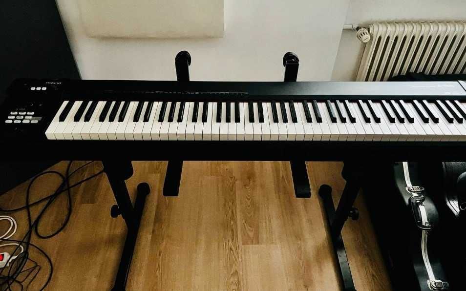 Roland A-88 (MK1) MIDI keyboard