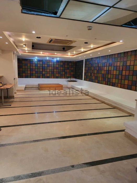 Arrenda Espaço Comercial Avenida João XXI, 72