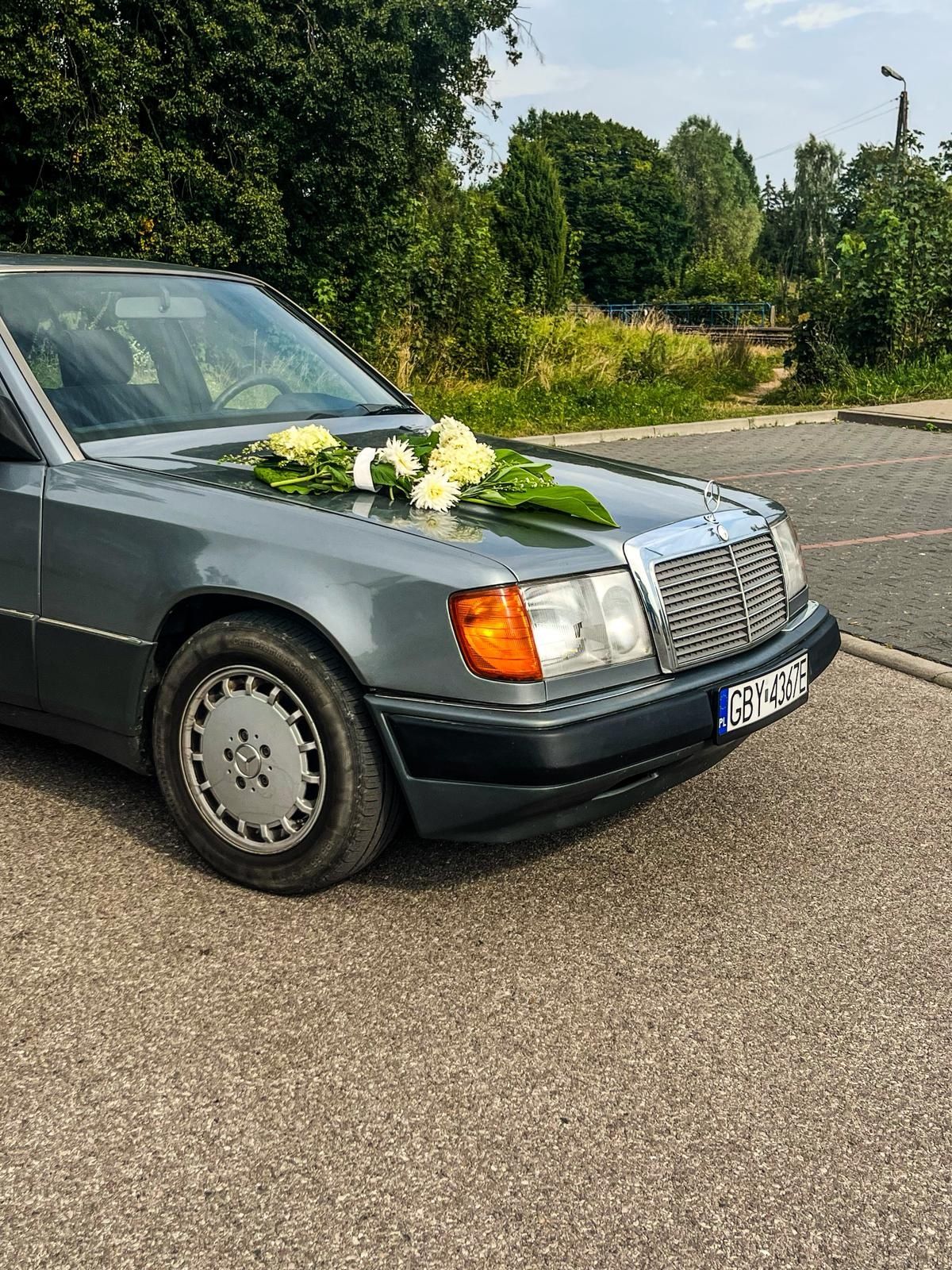 Auto do ślubu, klasyczny mercedes w124
