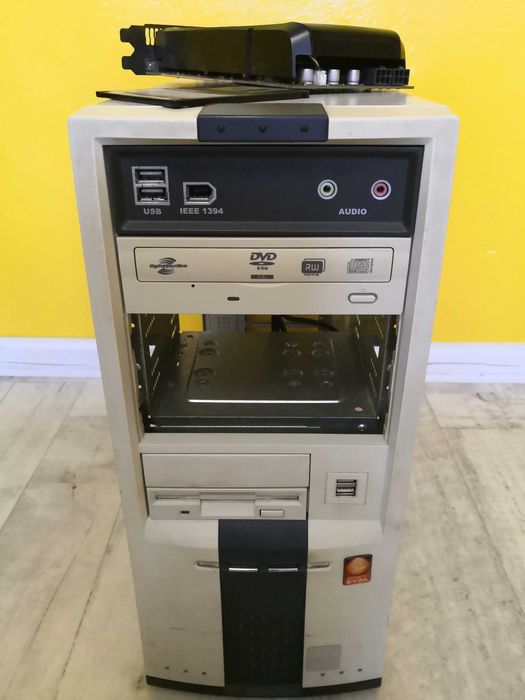 Oddam Zestaw retro podzespołów akcesoriów komputerowych