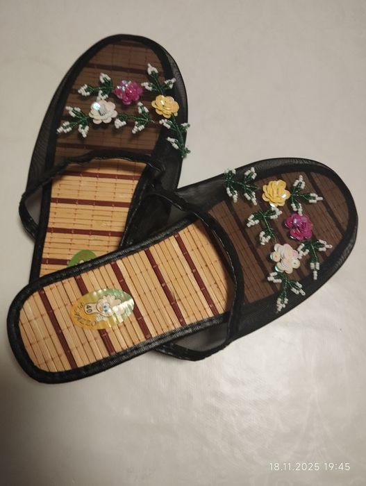 Комнатные тапочки