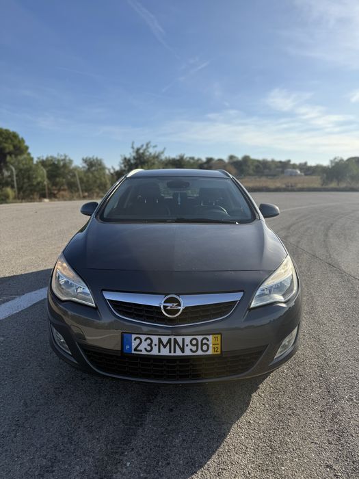 Opel Astra J 2011