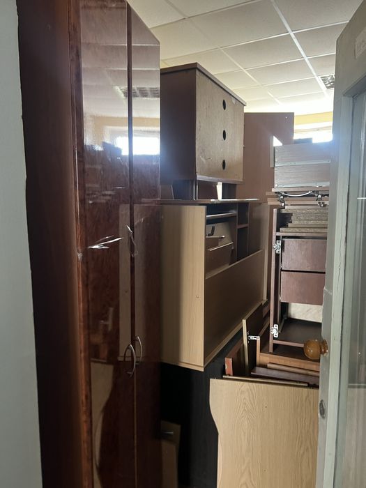 Продам офісні меблі на будь який смак (шафи, столи)