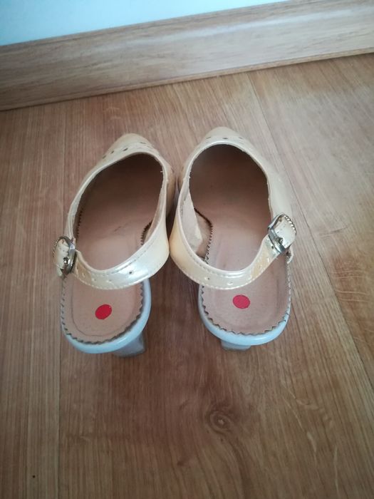 Buty damskie na obcasie roz 35