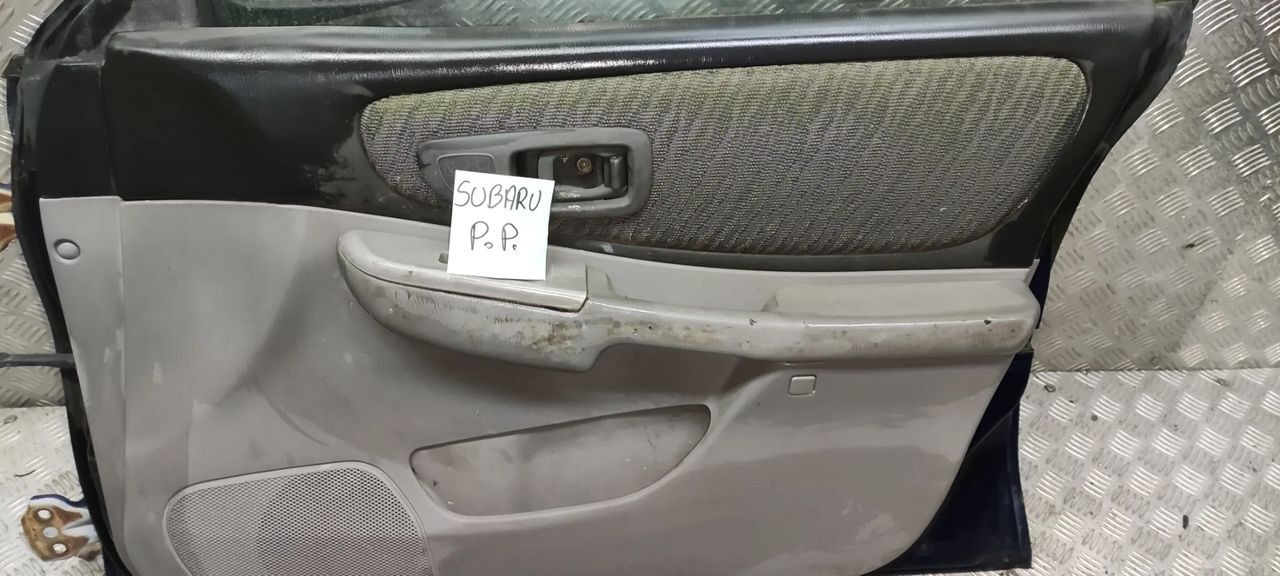 drzwi subaru impreza prawy przód