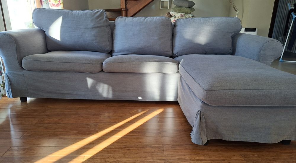 Sofa  narożna  .