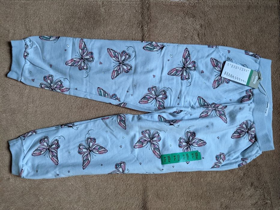 Spodnie, na jesień, zimę, dresy ocieplane rozm. 122, nowe