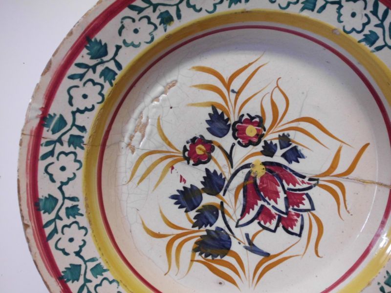 antigo prato em faiança portuguesa