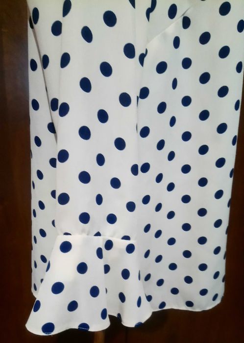 Блузка р.52 чорний горох на фоні коліру нюд довгі рукави