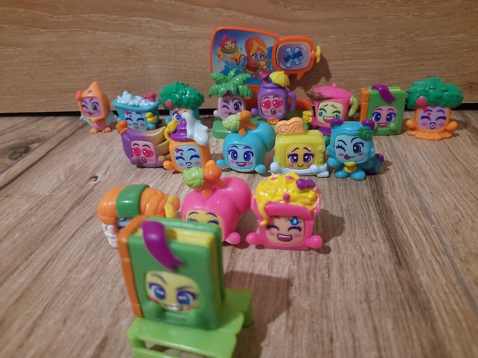 Moji Pops zestaw 17 figurek + scenka skuter wodny i stolik