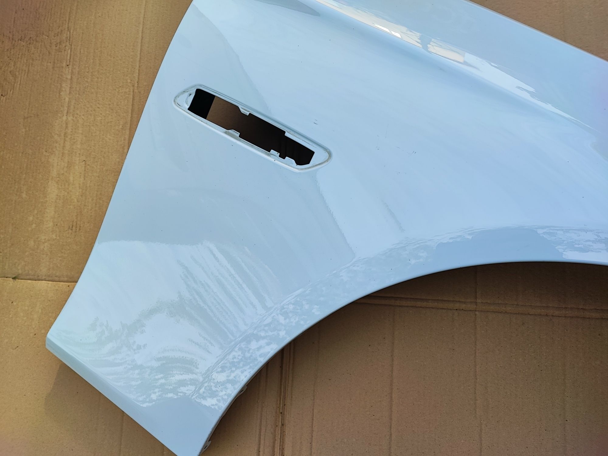 Błotnik przedni prawy BMW F10 F11 pierwszy lakier aluminium