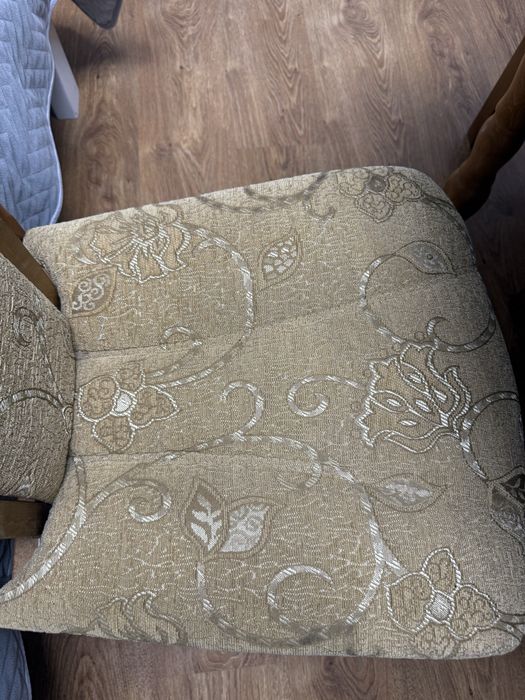 stół z 6 krzesłami – idealny do jadalni lub salonu!