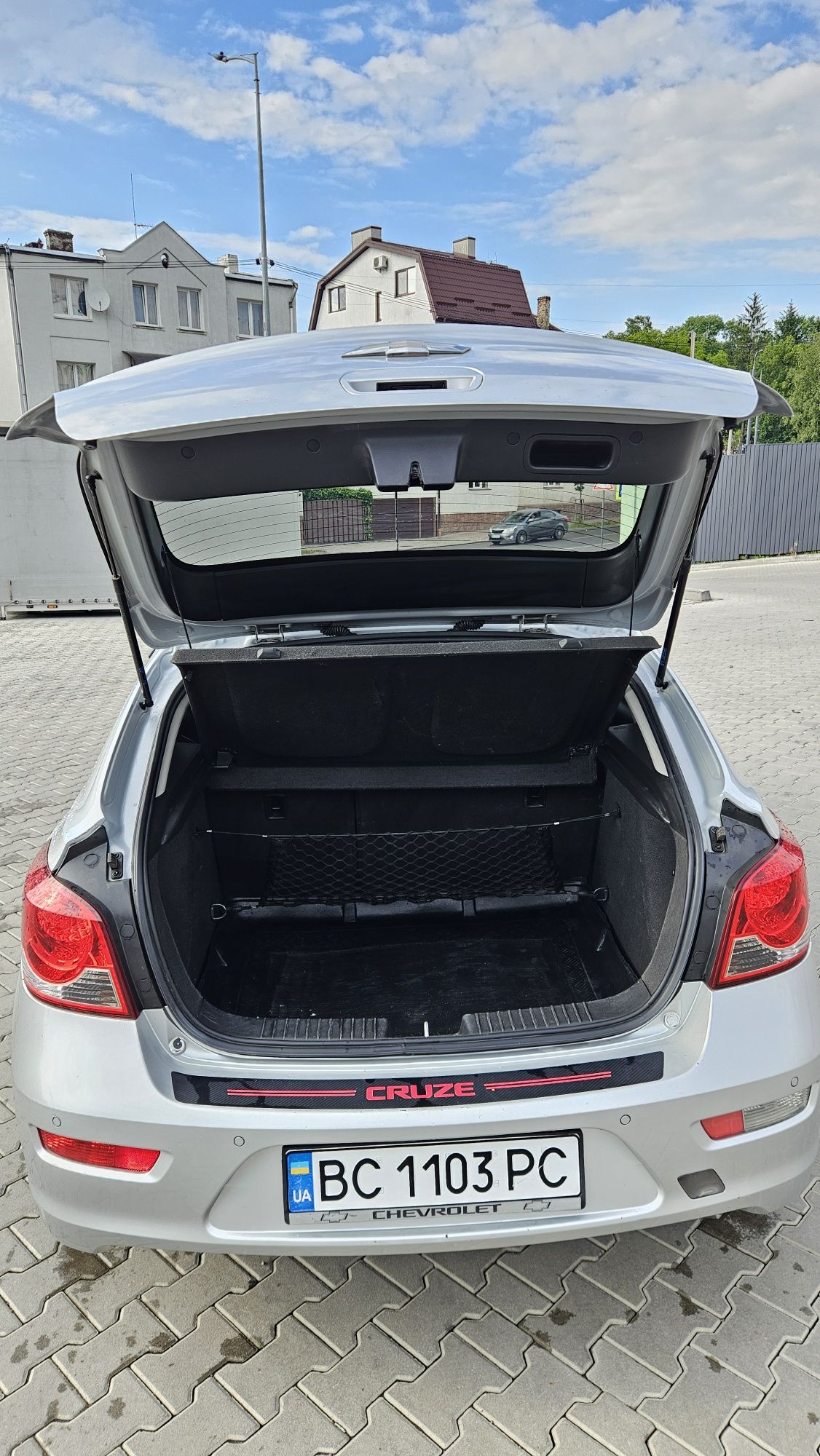 Машина Chevrolet cruze