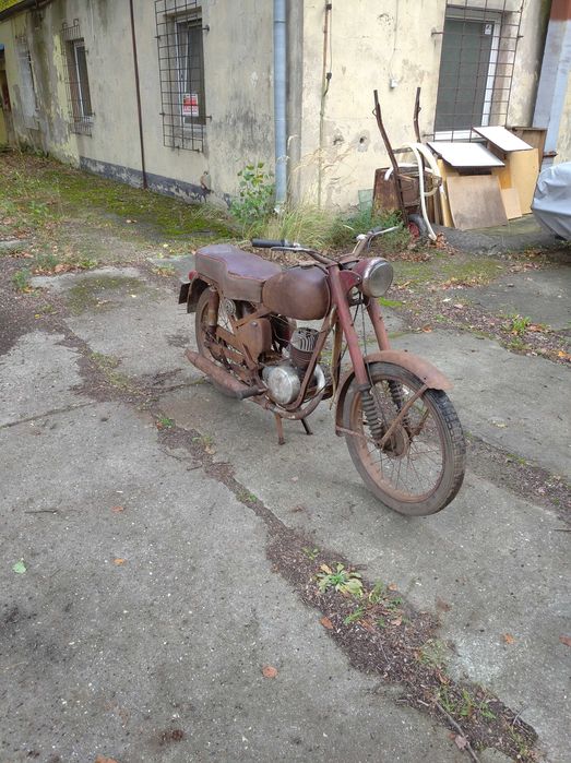 Sprzedam WFM 125[ WSK ] w dobrym stanie.
