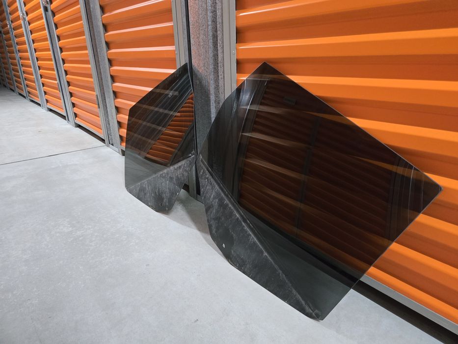 Скло заднє одинарне Grand Cherokee WK2